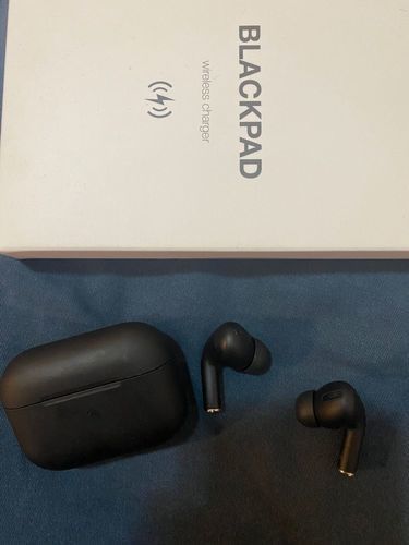 Customer photo review of Black Pad Wireless Charger