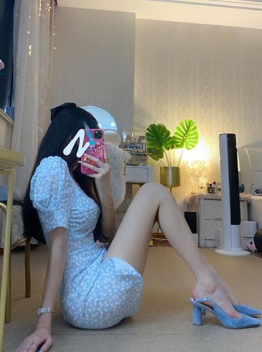 Customer photo review of Dress with crossed square neckline and split shoulder