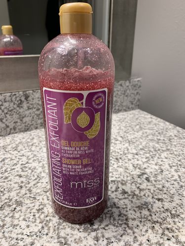 Customer photo review of Fair and White Miss White Exfoliating Shower Gel 940ml 31.78 fl oz