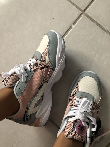 Customer photo review of Tenis Arabela Rosa