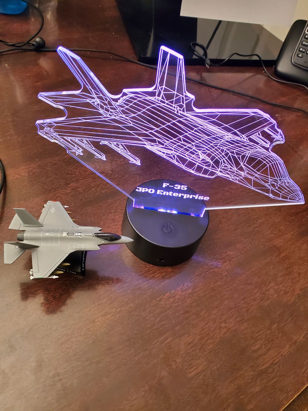 Customer photo review of F-35 Lightning II Multi-Role Fighter Jet - 3D Optical Illusion Lamp