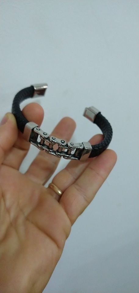 Customer photo review of Cycolinks Leather Mini Chain Bracelet
