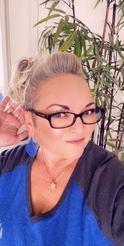 Customer photo review of JuvaBun Messy Bun