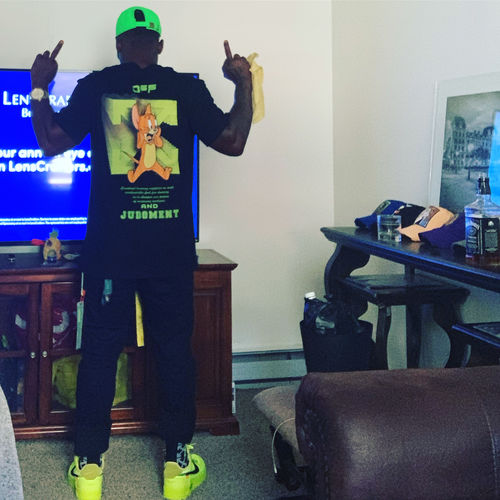 Customer photo review of OFF WHITE SNOW T-SHIRT