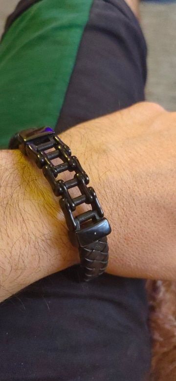 Customer photo review of Cycolinks Leather Mini Chain Bracelet