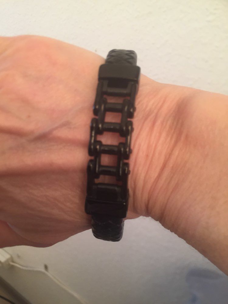 Customer photo review of Cycolinks Leather Mini Chain Bracelet