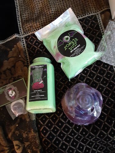 Customer photo review of Brain Dead Bath Salts