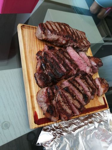 Reseña con foto de un cliente sobre New York Steak