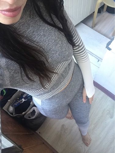 Customer photo review of Crop Top de sport ICONIC Blanc