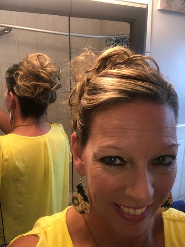 Customer photo review of JuvaBun Messy Bun