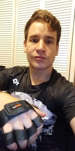 Customer photo review of Guantes Pesas GRAB Hombre