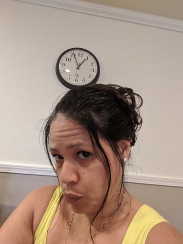 Customer photo review of JuvaBun Messy Bun