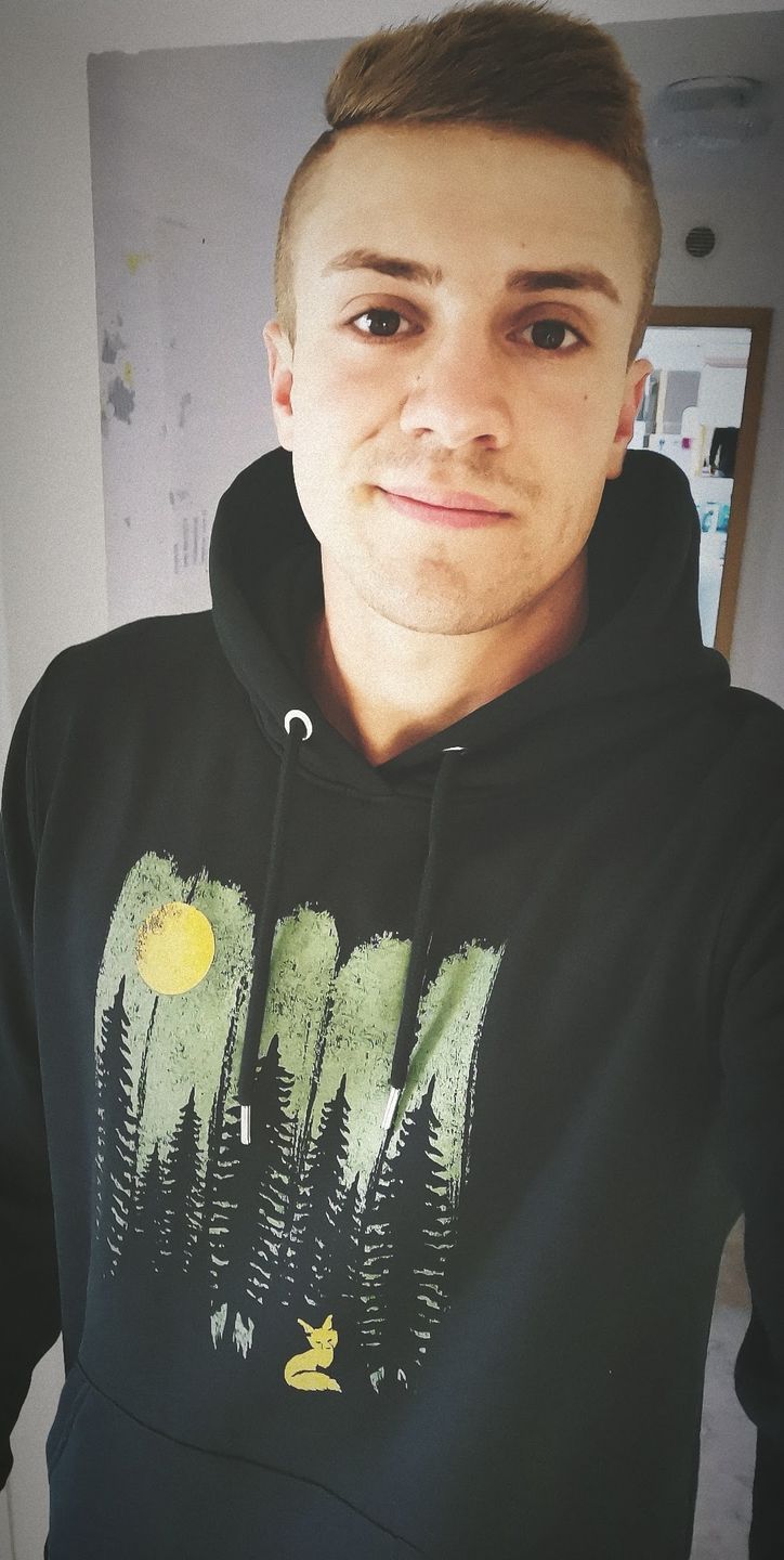 Customer photo review of FUCHS IM WALD KHAKI - Bio Unisex Hoodie (PREMIUM)