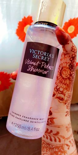 Customer photo review of Victoria's Secret Velvet Petals Shimmer Fragrance Mist 250 ml