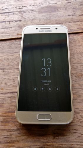 Customer photo review of Samsung Galaxy A3 (2017) 16GB Gold Unlocked Refurbished Excellent
