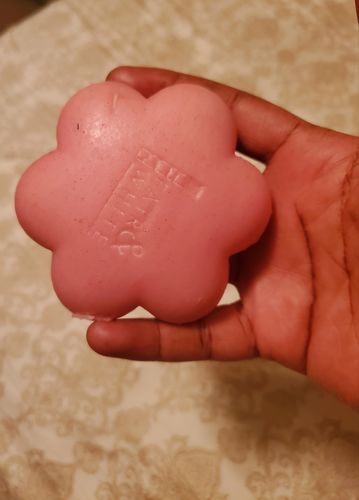 Customer photo review of Fair and white So White Exfoliating Soap 200 grams / 7 oz