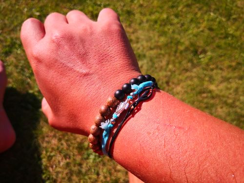Customer photo review of Zedernholz Armband
