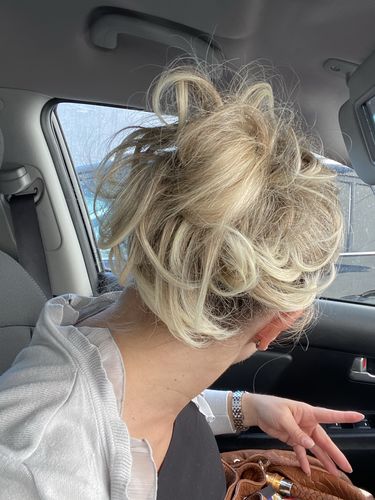 Customer photo review of JuvaBun Messy Bun
