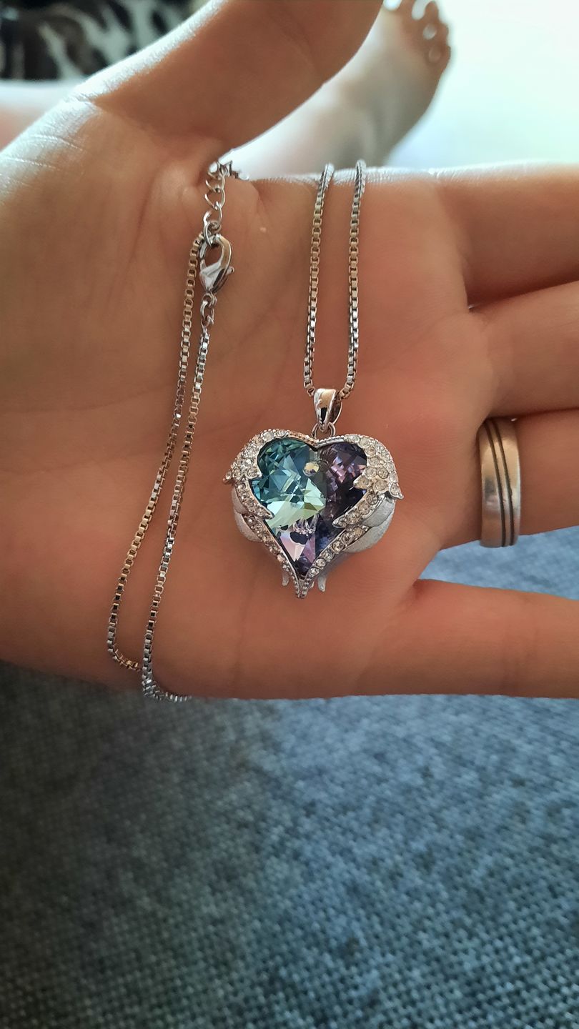 Customer photo review of Engelsflügel Halskette | Dein Schutzengel für unterwegs