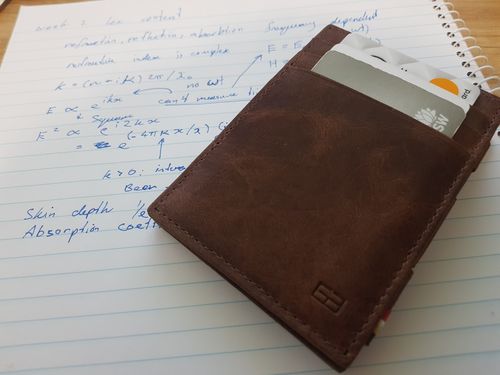 Customer photo review of Essenziale Magic Wallet Brushed