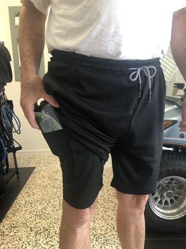 Customer photo review of 7" Pocket Hybrid Shorts
