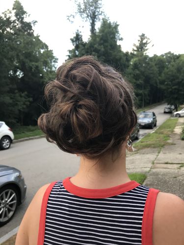 Customer photo review of JuvaBun Messy Bun