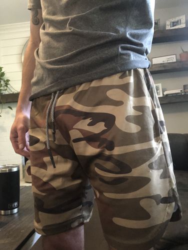 Customer photo review of 7" Pocket Hybrid Shorts