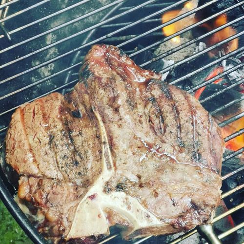 Reseña con foto de un cliente sobre Porterhouse Steak