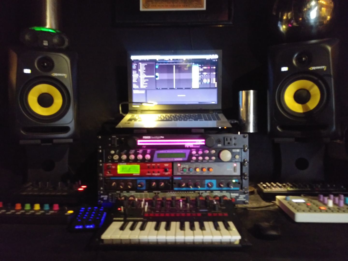 Customer photo review of SOUNDRISE PRO Studio Monitor Stands 9" | Made in USA | Pair