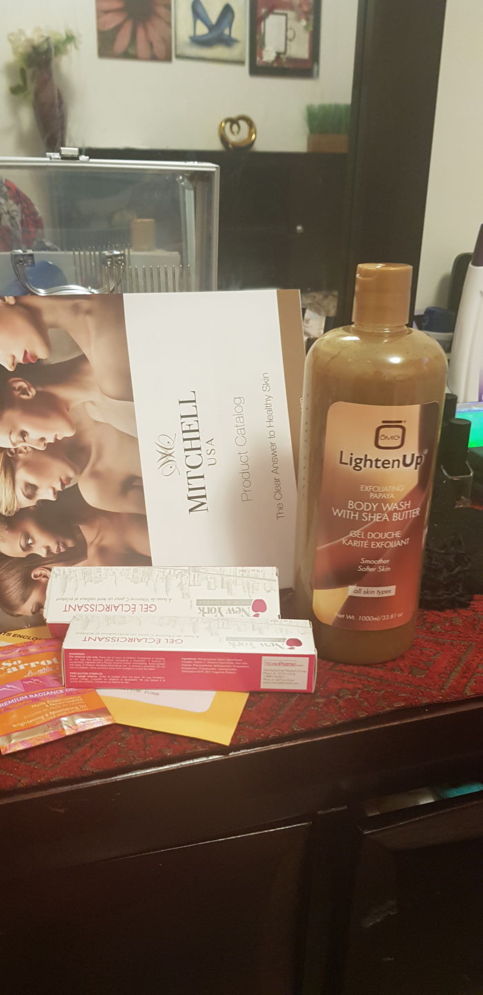 Customer photo review of Omic LightenUp PLUS Exfoliating Papaya Body Wash with Shea Butter - 1000ml / 33.81 Oz