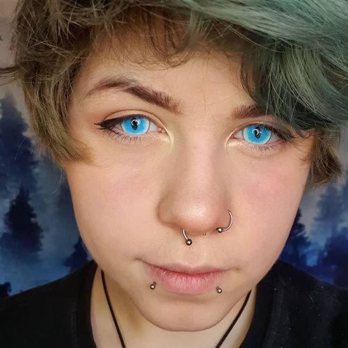 Customer photo review of TTDeye Ragdoll Cat Blue Colored Contact Lenses
