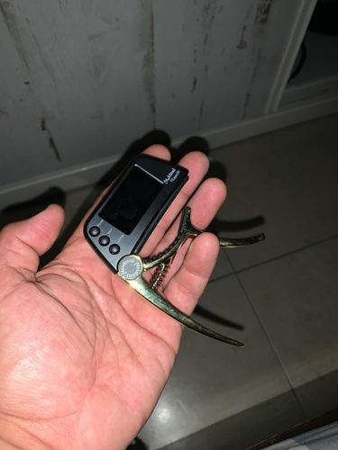 Customer photo review of TCapo20 Acoustic Guitar Tuner Capo Quick Change Key Capo Tuner Alloy Material for Electric Guitar Bass Chromatic Accessories