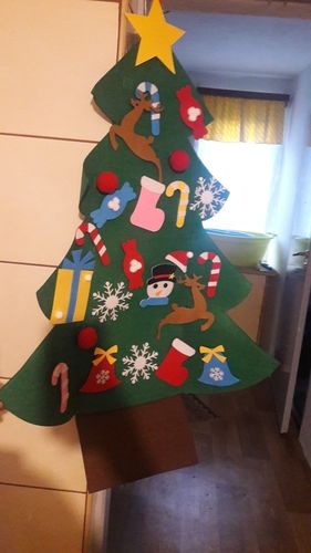 Customer photo review of Kids DIY Felt Christmas Tree
