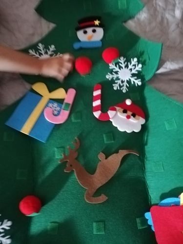 Customer photo review of Kids DIY Felt Christmas Tree