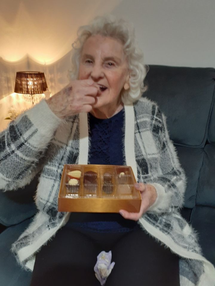 Customer photo review of Gift Box 12 gourmet chocolates