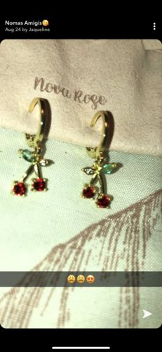 Customer photo review of Cherry huggies