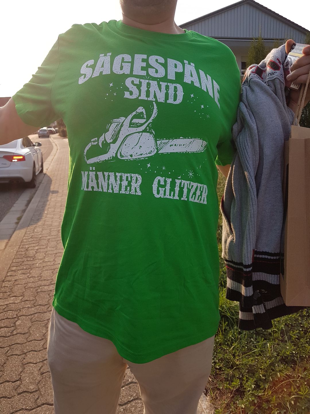Customer photo review of MÄNNERGLITZER KETTENSÄGE - Bio Herren Shirt