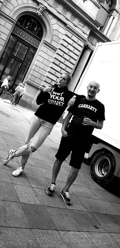 Customer photo review of Not Your Ernst - Words on Shirt  - Unisex Kapuzenpullover Hoodie