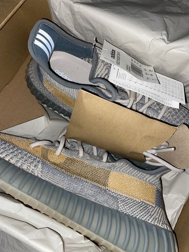 Customer photo review of Yeezy Boost 350V2“GreyGum (Sample Pairs)