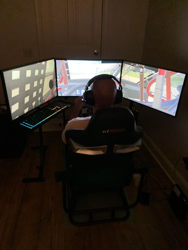 Customer photo review of Simulator Triple Monitor Stand