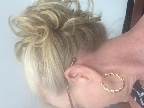Customer photo review of Top Knot Ponytail Holder