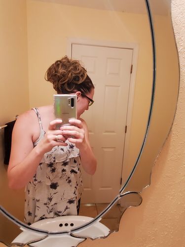Customer photo review of JuvaBun Messy Bun
