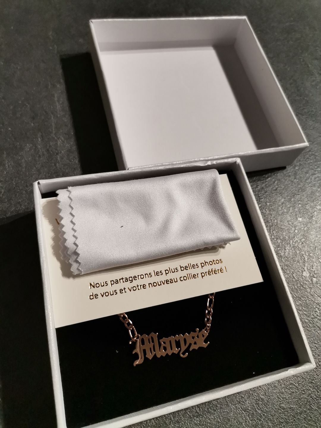 Customer photo review of Collier Personnalisable Gothique
