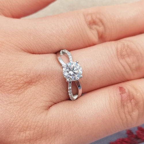 Customer photo review of Moissanite Four Paws Cross Arm Twist Sterling Silver Ring