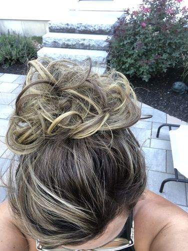 Customer photo review of JuvaBun Messy Bun