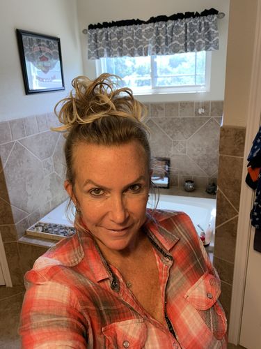 Customer photo review of JuvaBun Messy Bun
