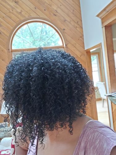 Customer photo review of Sample Curly Hair Wash and Go System with Organic Castor Oil for Strengthening Hair with Vanilla Berry Fragrance (Step 1 - 4)