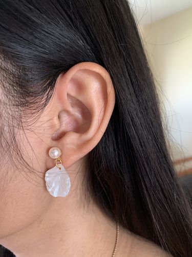 Customer photo review of 🐠🏝Mini Beach Pearl Earrings 🍹🐠