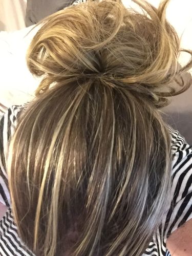 Customer photo review of JuvaBun Messy Bun