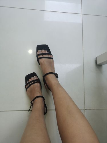 Customer photo review of Celina Black
